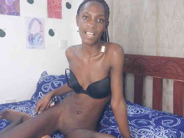 LupitaLyon webcam