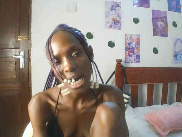LupitaLyon webcam