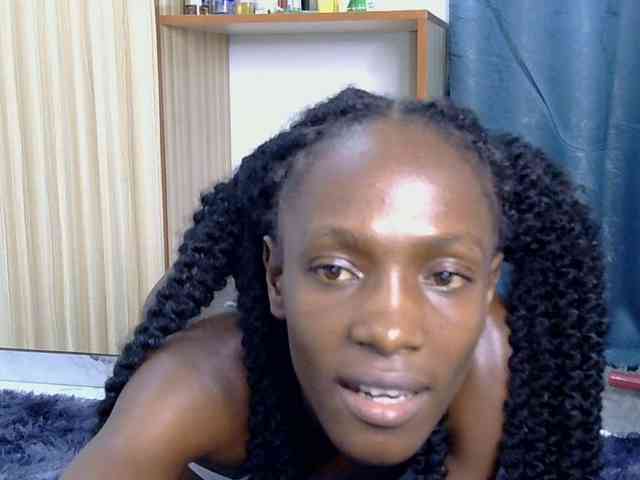 LupitaLyon webcam