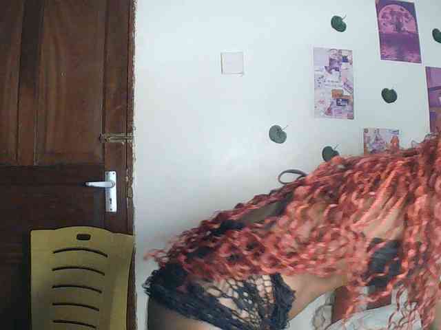 LupitaLyon webcam