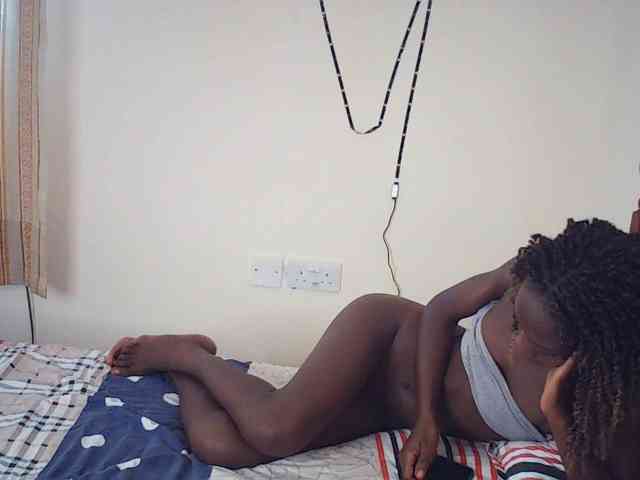 LupitaLyon webcam
