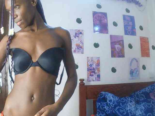 LupitaLyon webcam