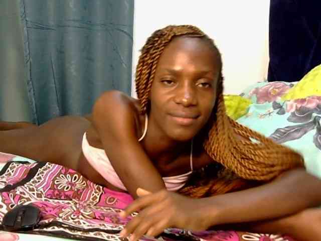 LupitaLyon webcam