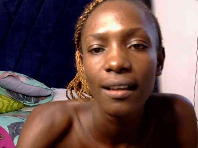 LupitaLyon webcam