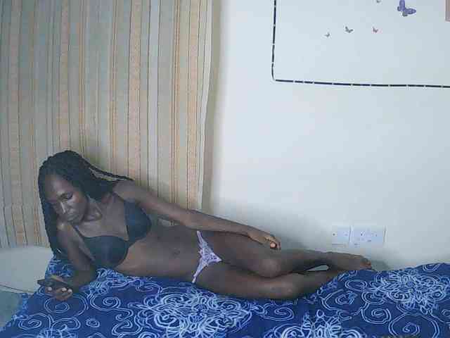 LupitaLyon webcam