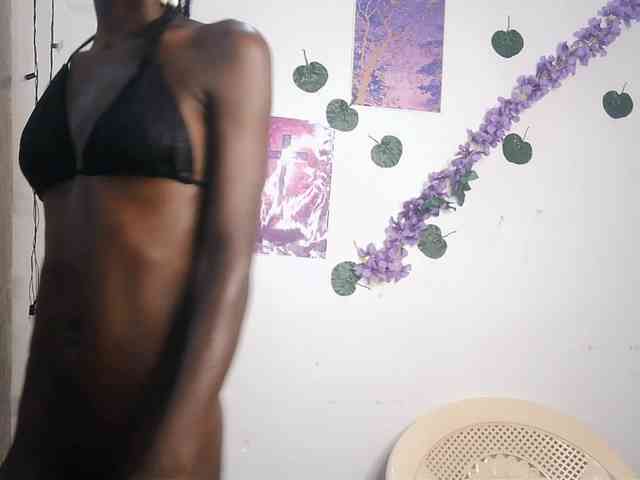 LupitaLyon webcam