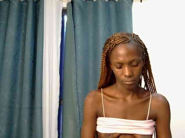 LupitaLyon webcam