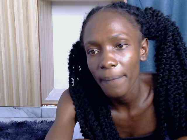 LupitaLyon webcam