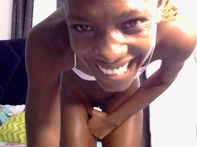 LupitaLyon webcam