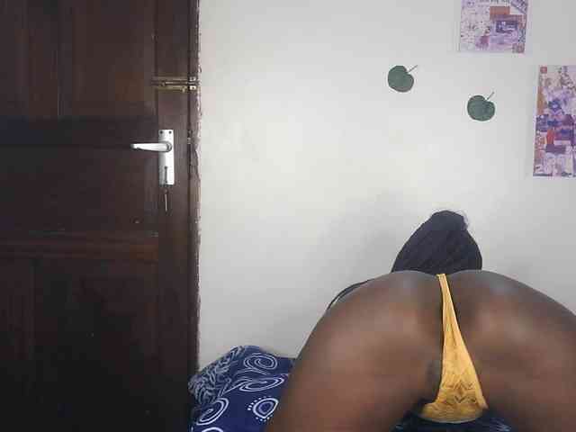 LupitaLyon webcam