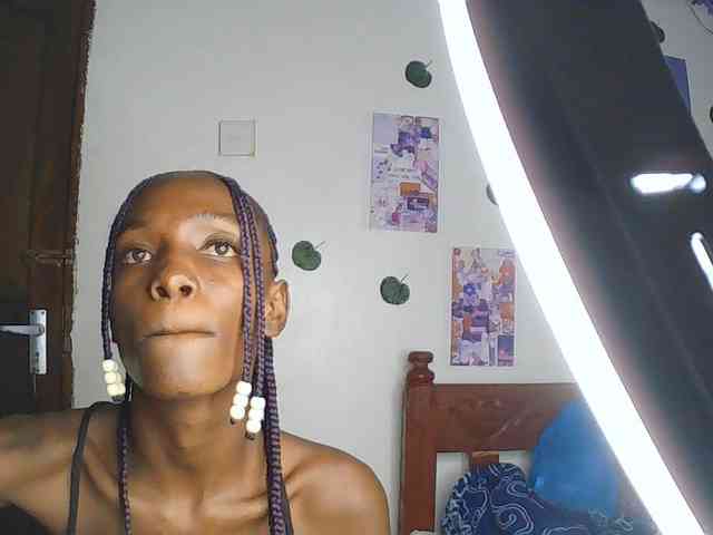 LupitaLyon webcam