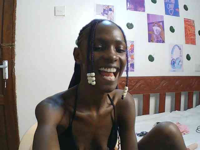 LupitaLyon webcam