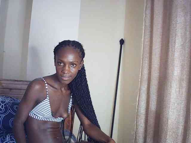 LupitaLyon webcam