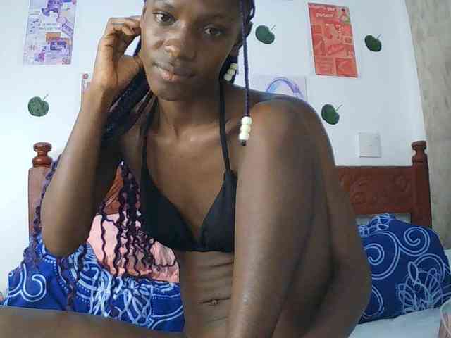LupitaLyon webcam