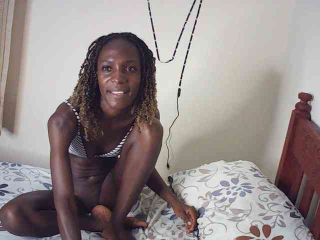 LupitaLyon webcam