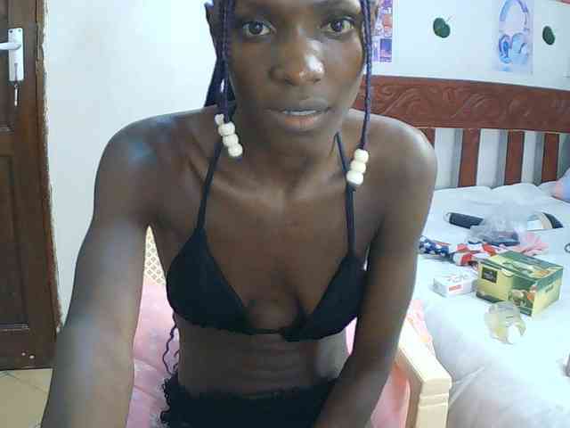 LupitaLyon webcam