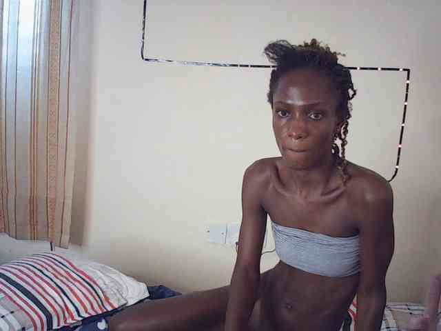 LupitaLyon webcam
