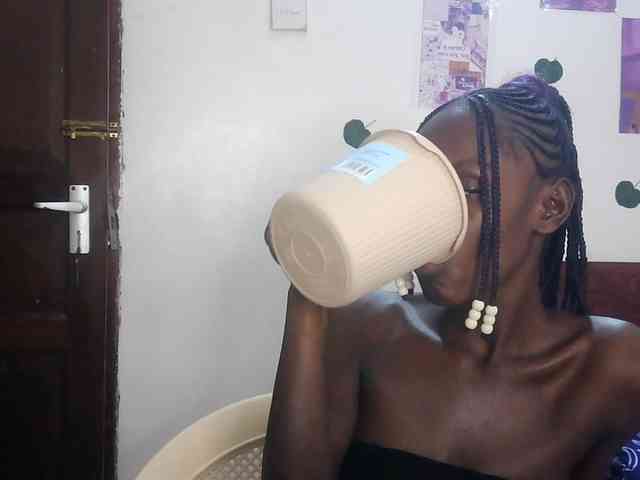 LupitaLyon webcam