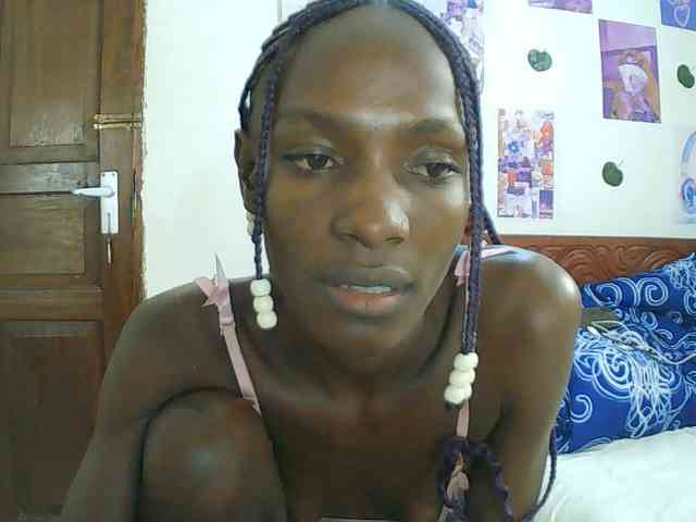 LupitaLyon webcam