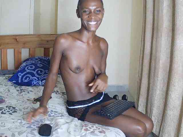 LupitaLyon webcam