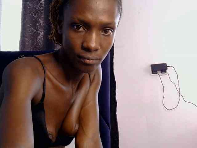 LupitaLyon webcam