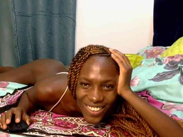 LupitaLyon webcam