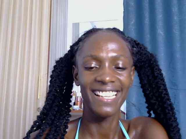 LupitaLyon webcam