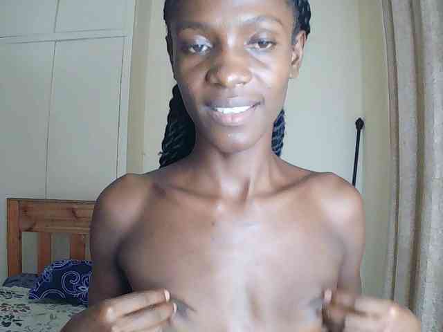 LupitaLyon webcam