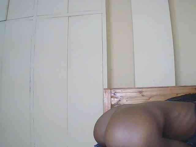 LupitaLyon webcam