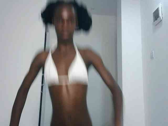 LupitaLyon webcam