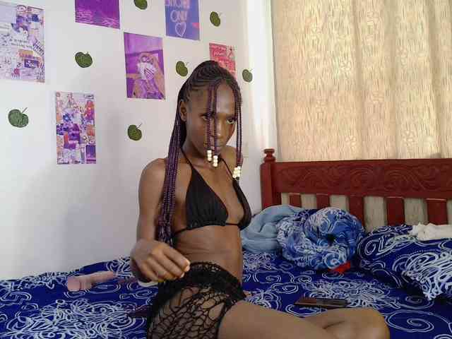 LupitaLyon webcam