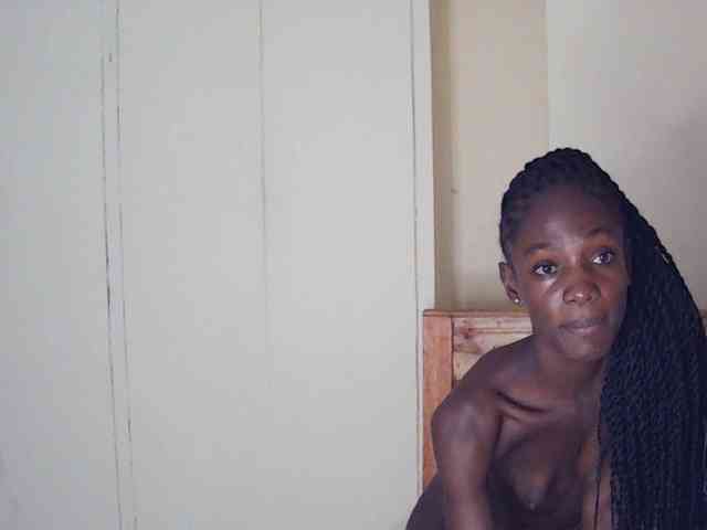 LupitaLyon webcam