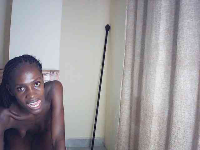 LupitaLyon webcam