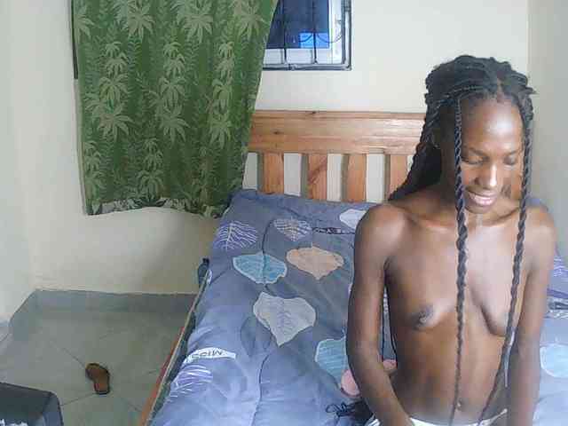 LupitaLyon webcam