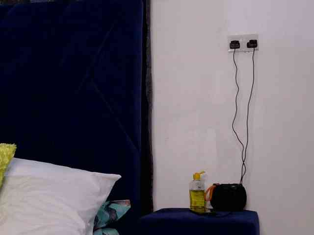 LupitaLyon webcam