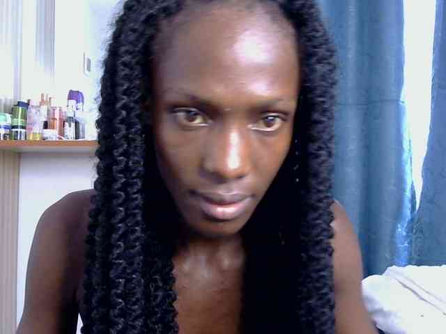 LupitaLyon webcam