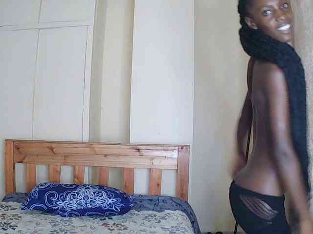 LupitaLyon webcam