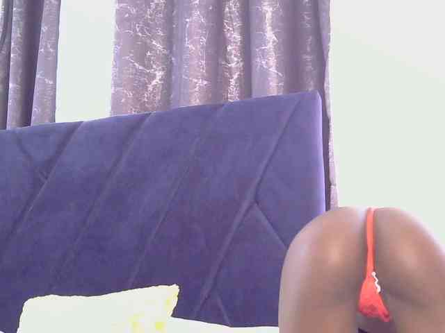 LupitaLyon webcam
