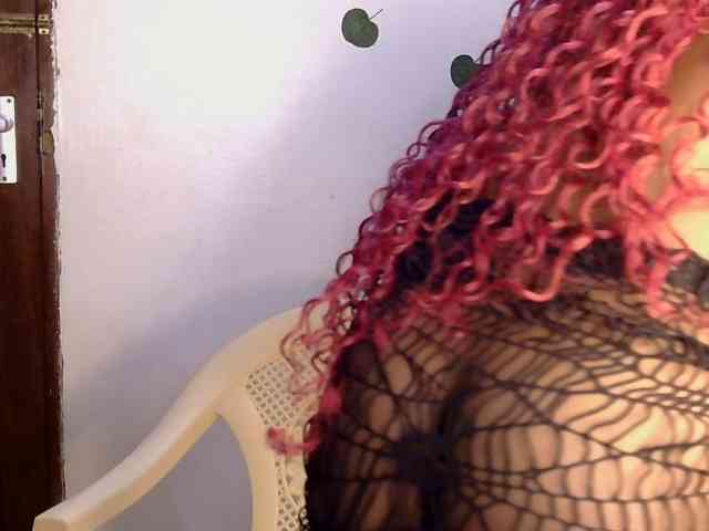 LupitaLyon webcam