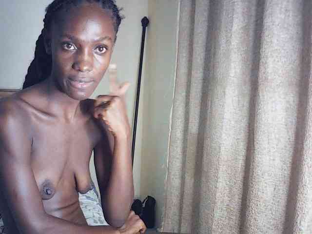 LupitaLyon webcam