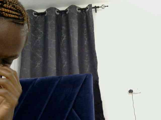 LupitaLyon webcam