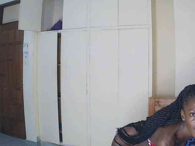 LupitaLyon webcam
