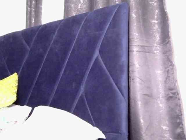 LupitaLyon webcam