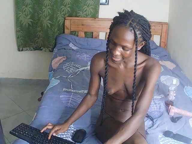 LupitaLyon webcam