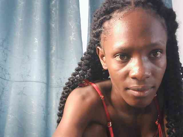 LupitaLyon webcam