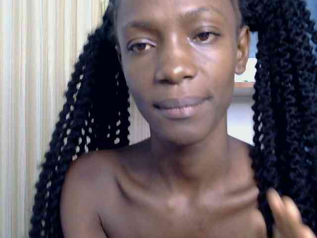 LupitaLyon webcam