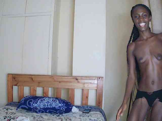 LupitaLyon webcam