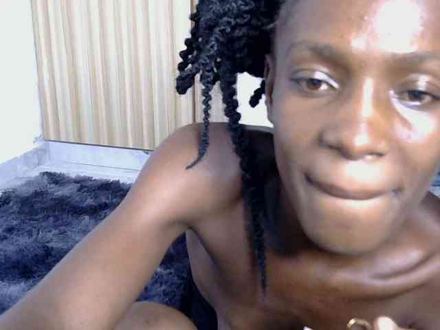 LupitaLyon webcam