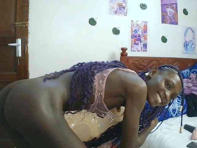 LupitaLyon webcam
