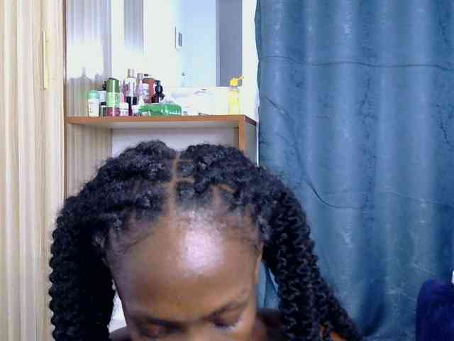 LupitaLyon webcam